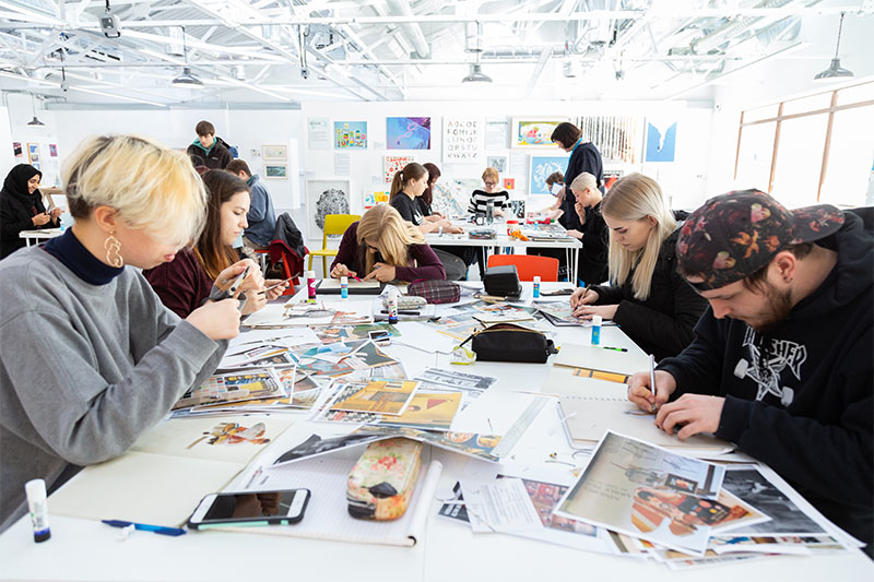 A group of students conducting illustration at the Art House