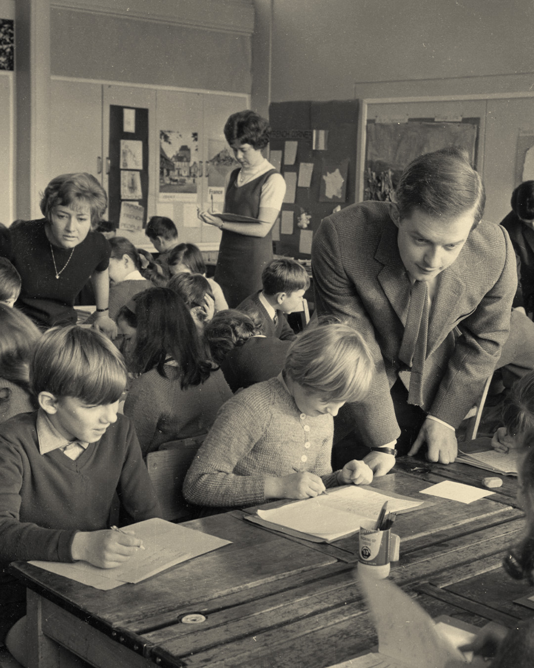 Student teachers in a busy classroom in the 1950s