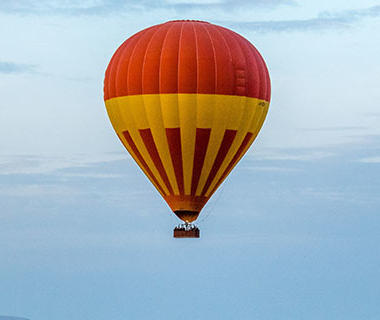 A hot air baloon