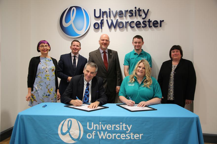 University staff sign a sustainability accord
