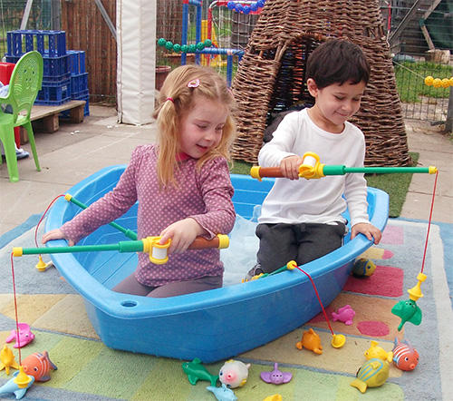 Unitots children play in a boat