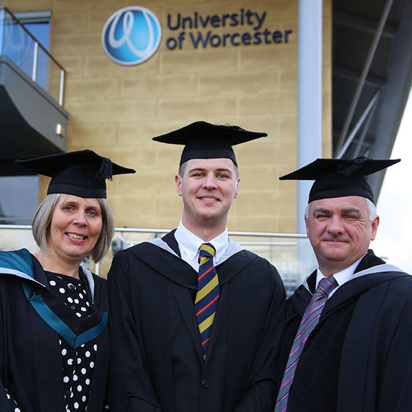university-of-worcester-raven-family-graduation-2col